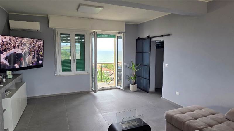 Torrette di Fano vendesi appartamento con 3 camere 