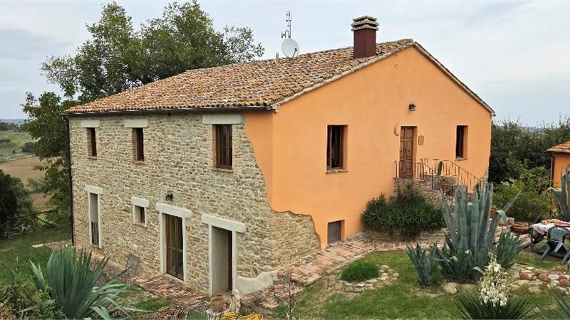 Sant'Ippolito loc. Sorbolongo vendesi 2 casali con piscina
